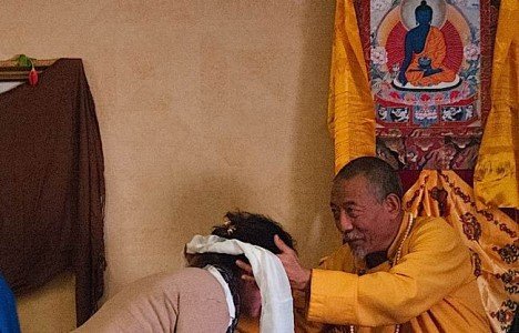 Zasep Tulku Rinpoche speaking with a student at the end of a mini retreat on Mahamudra in Owen Sound, Canada.