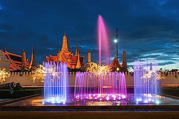 Buddha Weekly Temple of the Emerald Buddha Wat Phra Kaew Modern temple can be like disneyland Buddhism