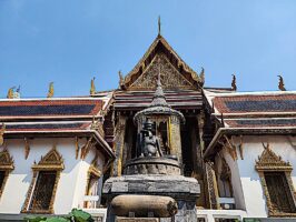 Bronze statue in fromt of wat Phra Kaew of Doctor Jivaka Komaraphat in Bangkok Thailand dreamstime xl 305547675Buddha Weekly