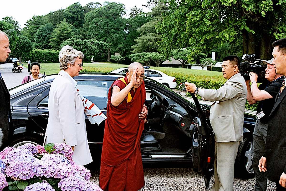 Buddha Weekly Dalai Lama meets the Danish Prime Minster Anders Fogh Rasmussen in June 6 2003 dreamstime l 61605054 Buddhism