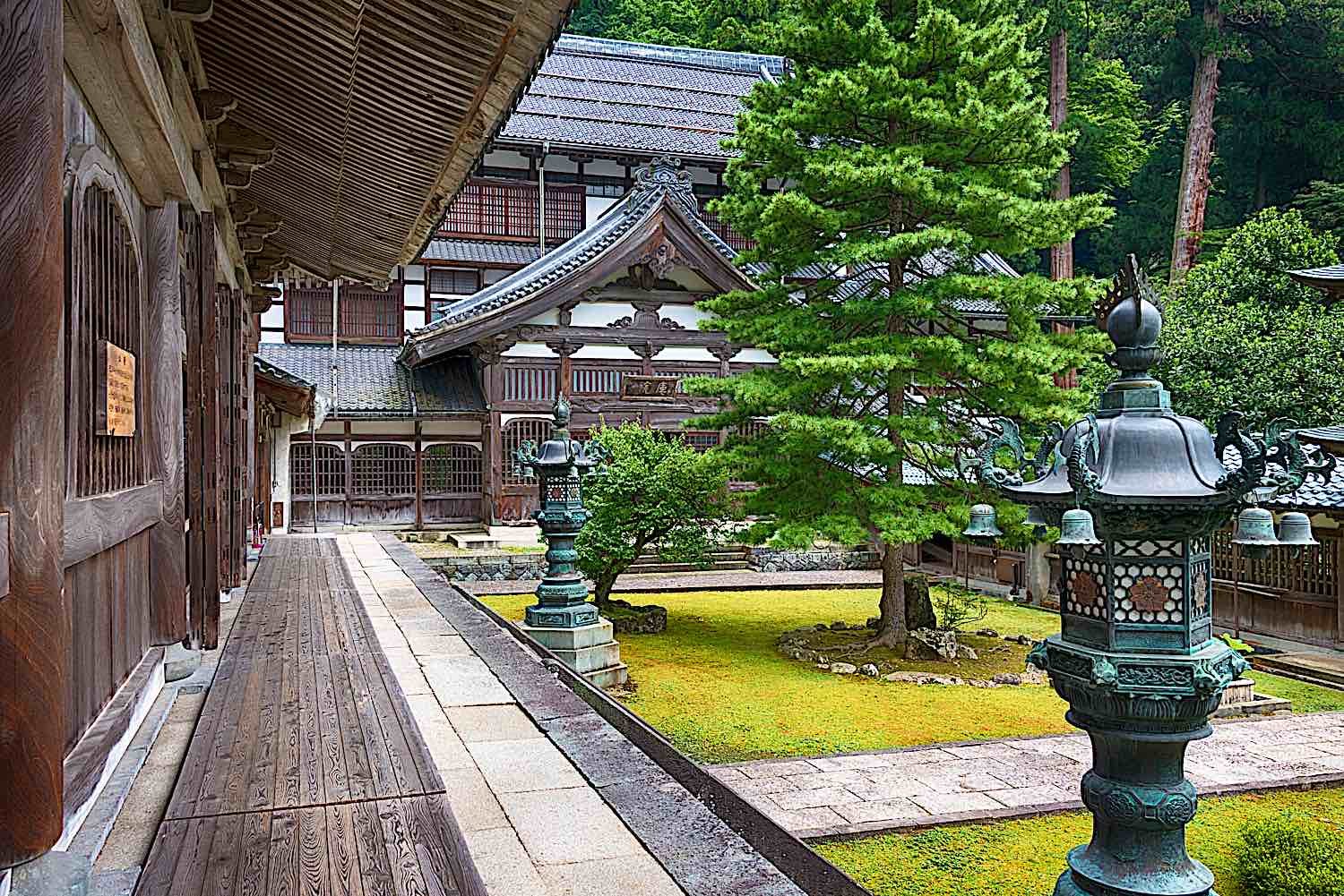 Buddha Weekly Famous temple Eiheiji Temple in Eiheiji Town Fukui Prefecture one of two main temples of Soto Zen dreamstime l 189853992 Buddhism