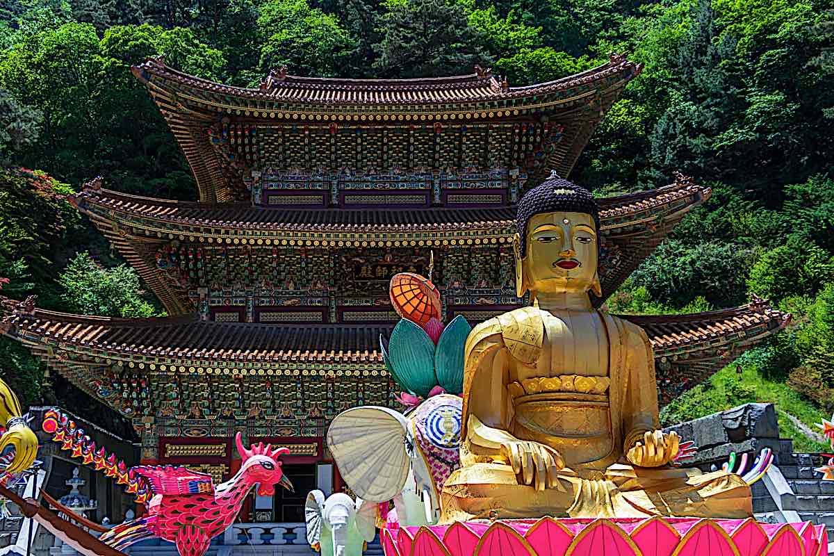 Buddha Weekly Guinsa Temple Yeonwahong Peak Sobaeksan Mountain Choentae Order Korean Buddhism dreamstime l 148180280 Buddhism