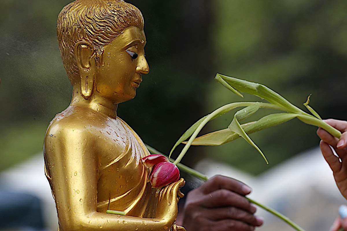 Buddha Weekly Offering perfumed Water in Vincennes Khmer New Year to Buddha Buddhism 1