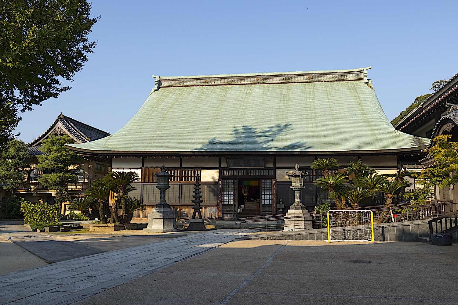 Buddha Weekly Soto zen temple Kotaiji onTemple Street Teramachi dori dreamstime l 135566485 Buddhism