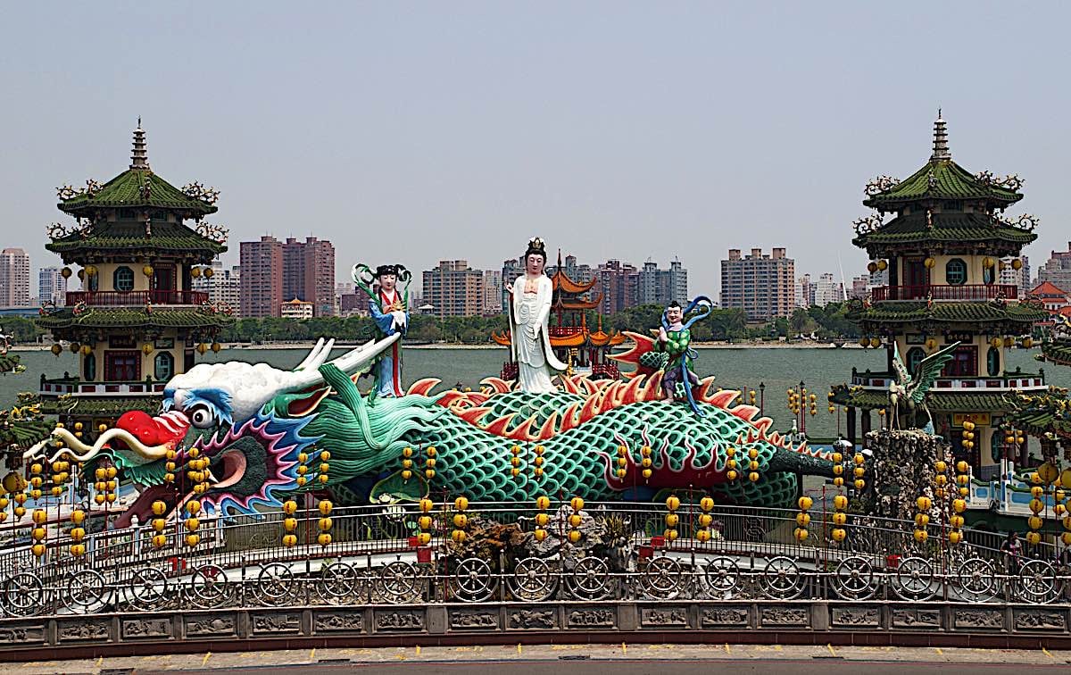 Buddha Weekly Spring and Fall Pavillian Pagoda in Kaohsiung Taiwan Guanyin dragon dragon girl dreamstime xxl 27422671 Buddhism