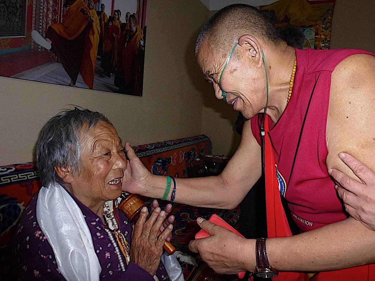 Buddha Weekly White Tara helps Yanfen who was terminal 28 years later Garchen Rinpoche Buddhism