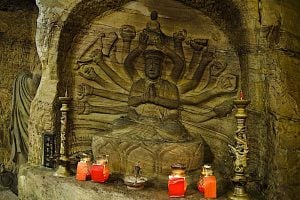 Buddha Weekly 基隆仙洞巖內石雕十八臂觀音像 Buddhism