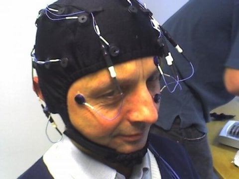 Scientiests special cap measures brain waves meditation NTNU