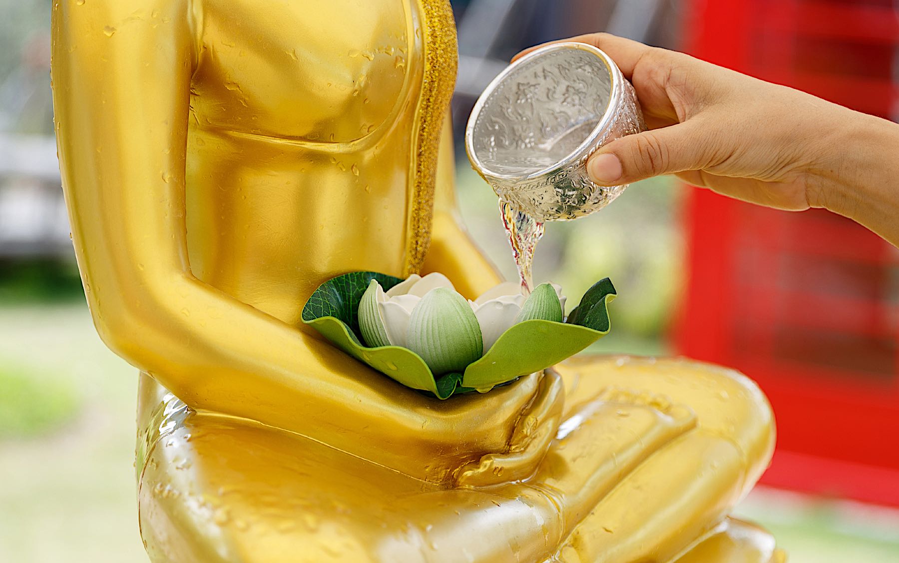 Songkran day 147028100 1800.BuddhaWeekly