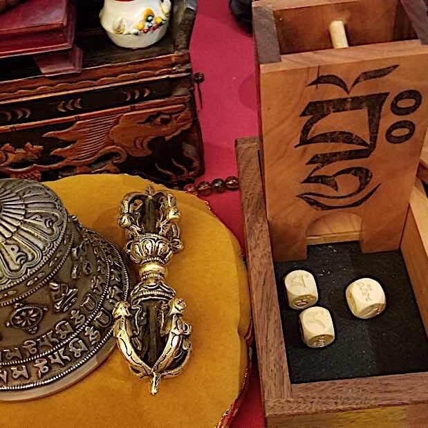 Buddha-Weekly-Mo dice tower and dice both numbered and Manjushri style-Buddhism Palden Lhamo Mo set up with a Dice Tower and box and dice. The Dice Tower isn't necessary, but the box and dice are needed.