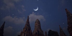 waning Moon over Pagodas dreamstime s 140361018 300x200 panorama 33ab59aa362fc70dcb98ae29701b5c09