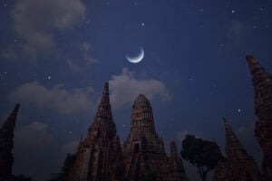 Waning Quarter Moon is one of the four monthly lunar Uposatha Observance Days. Recommended on this day is practicing the Precepts, reciting Sutras and the Parittas.